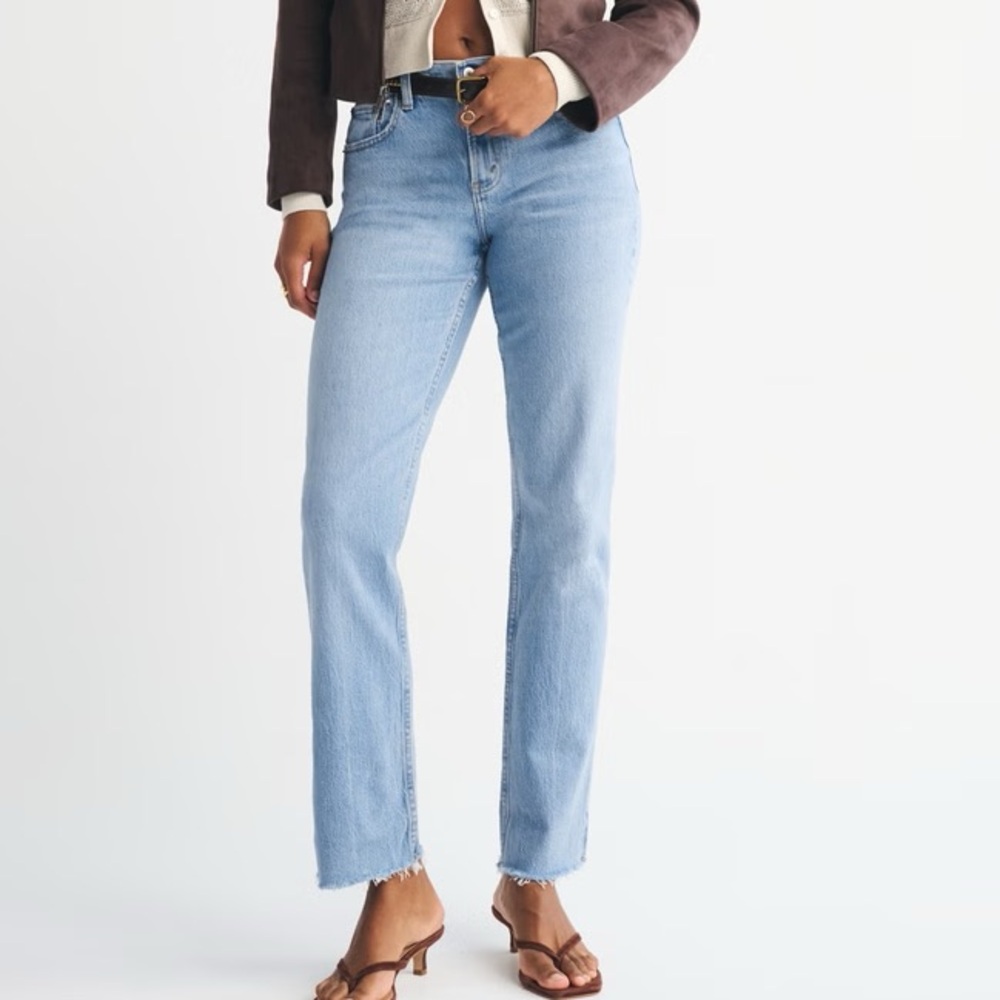 Abercrombie Women's Curve Love Mid Rise 90s Straight Jean